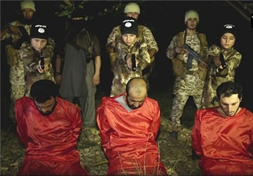 59011 684 اعدام ۳ سرباز عراقی توسط ۳ کودک داعشی