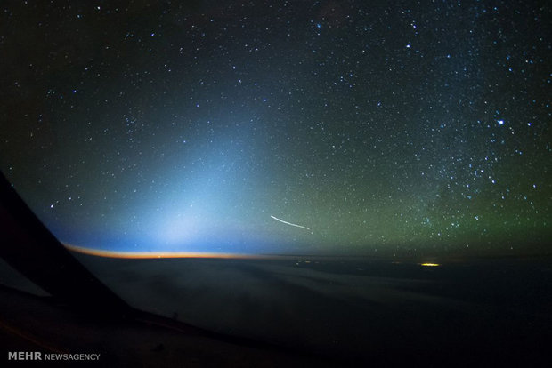 (تصاویر)-تصاویر آسمان شب از داخل کابین خلبان‎
