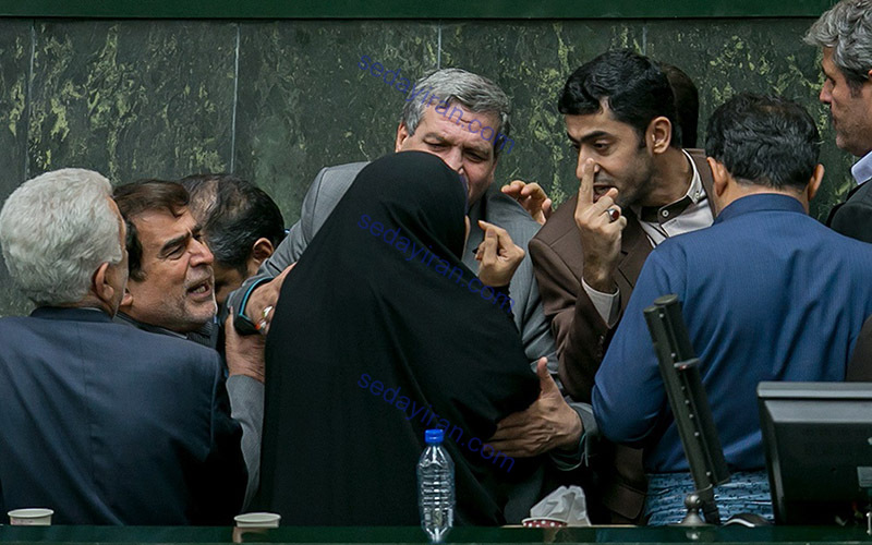 عکس جنجالی از اتفاقات روز استیضاح در مجلس