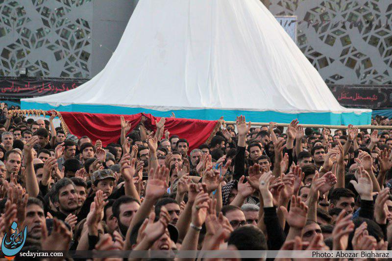 (تصاویر)-مراسم عزاداری روزعاشورادرمیدان آئینی امام حسین(ع)
