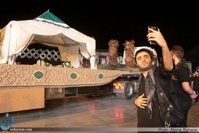 خودرو حمل پیکر شهید حججی در میدان امام حسین(ع)+ (عکس)