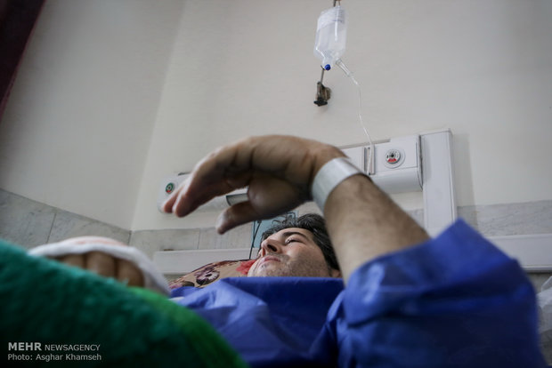 (تصاویر)-رسیدگی به مصدومان حادثه زلزله کرمانشاه