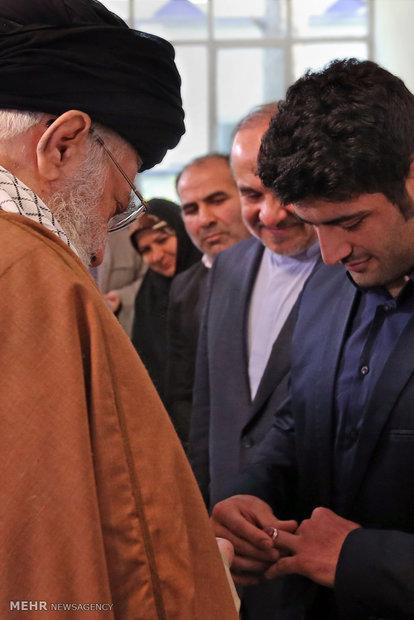 (تصاویر)-دیدار کشتی‌گیر سرافراز علیرضا کریمی با رهبر انقلاب