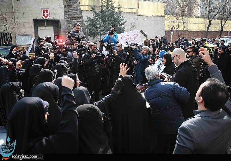 (تصاویر) تجمع فعالان دانشجویی و رسانه‌ای در حمایت از مرضیه هاشمی