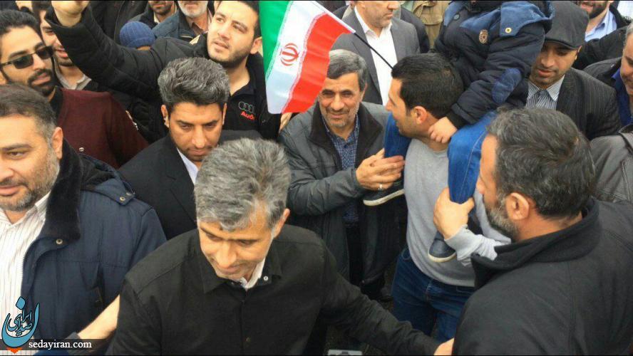 احمدی نژاد در راهپیمایی ۲۲ بهمن+تصویر