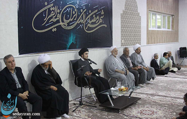 (تصاویر) سخنرانی و نماز جماعت احمد خمینی در قزوین