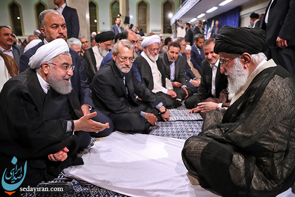 (تصویر) گفتگوی نشسته رهبر انقلاب، روحانی، جهانگیری و لاریجانی