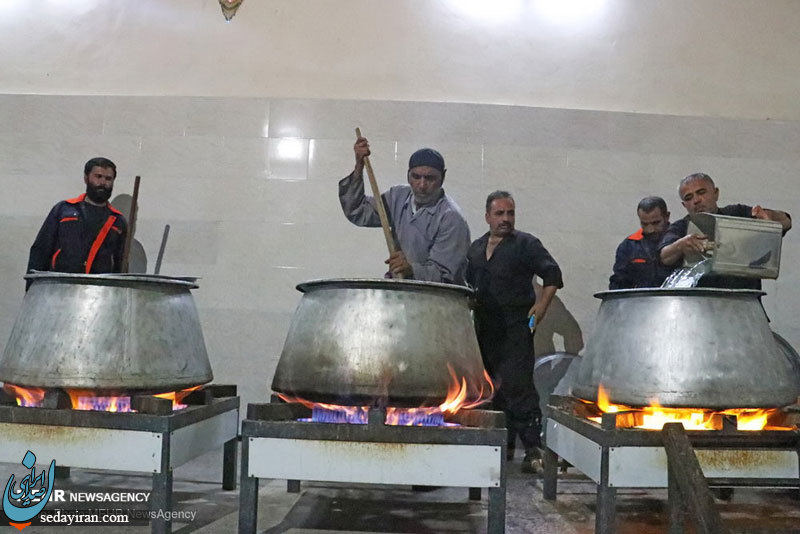 (تصاویر) پخت غذای نذری در لارستان