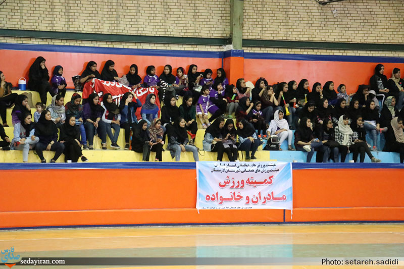 (تصاویر) دیدار تیم‌های هندبال شهید چمران و تاسیسات دریایی تهران