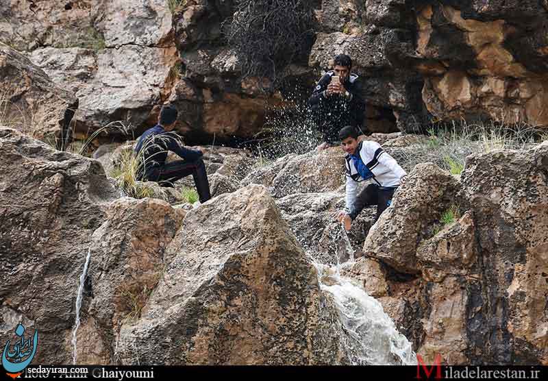 (تصاویر) حال و هوای بارانی آبشار اندیشه شهرستان لارستان