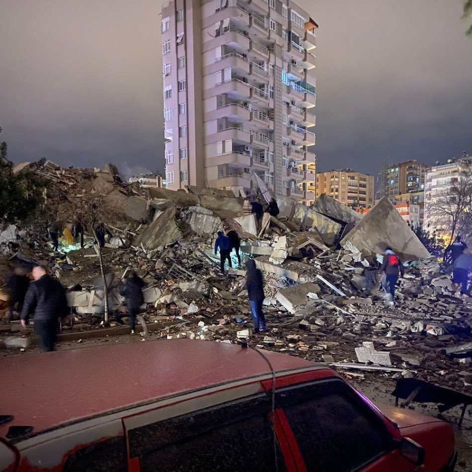 تصاویری تلخ و  تکان دهنده از وضعیت زلزله زدگان ترکیه
