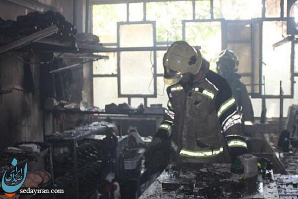 آتش سوزی کارگاه کفاشی در خیابان جمهوری   اعزام ۳ ایستگاه اتش نشانی به محل