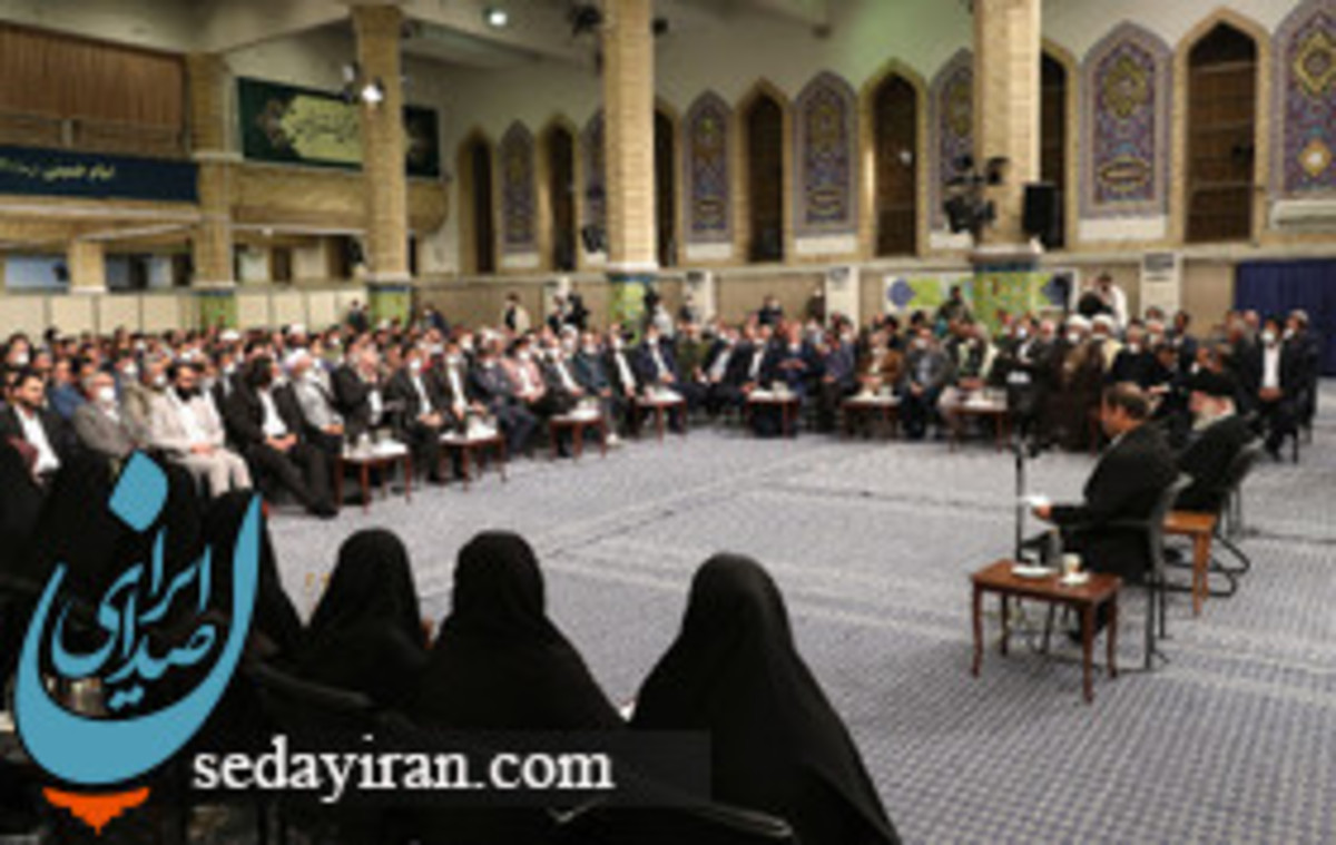 (تصاویر) دیدار جمعی از شاعران و استادان زبان و ادب پارسی با مقام معظم رهبری