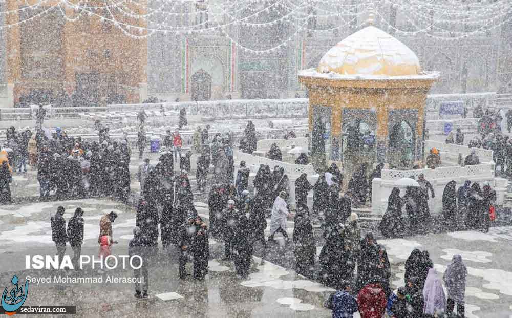 (تصاویر) بارش برف در حرم امام رضا