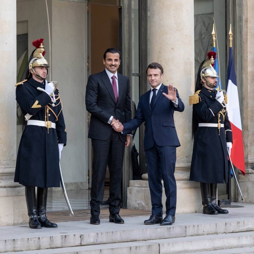 قطر ۱۰ میلیارد یورو در فرانسه سرمایه‌گذاری می‌کند / امباپه در ضیافت شام رئیس جمهور فرانسه برای امیر قطر (+ عکس)