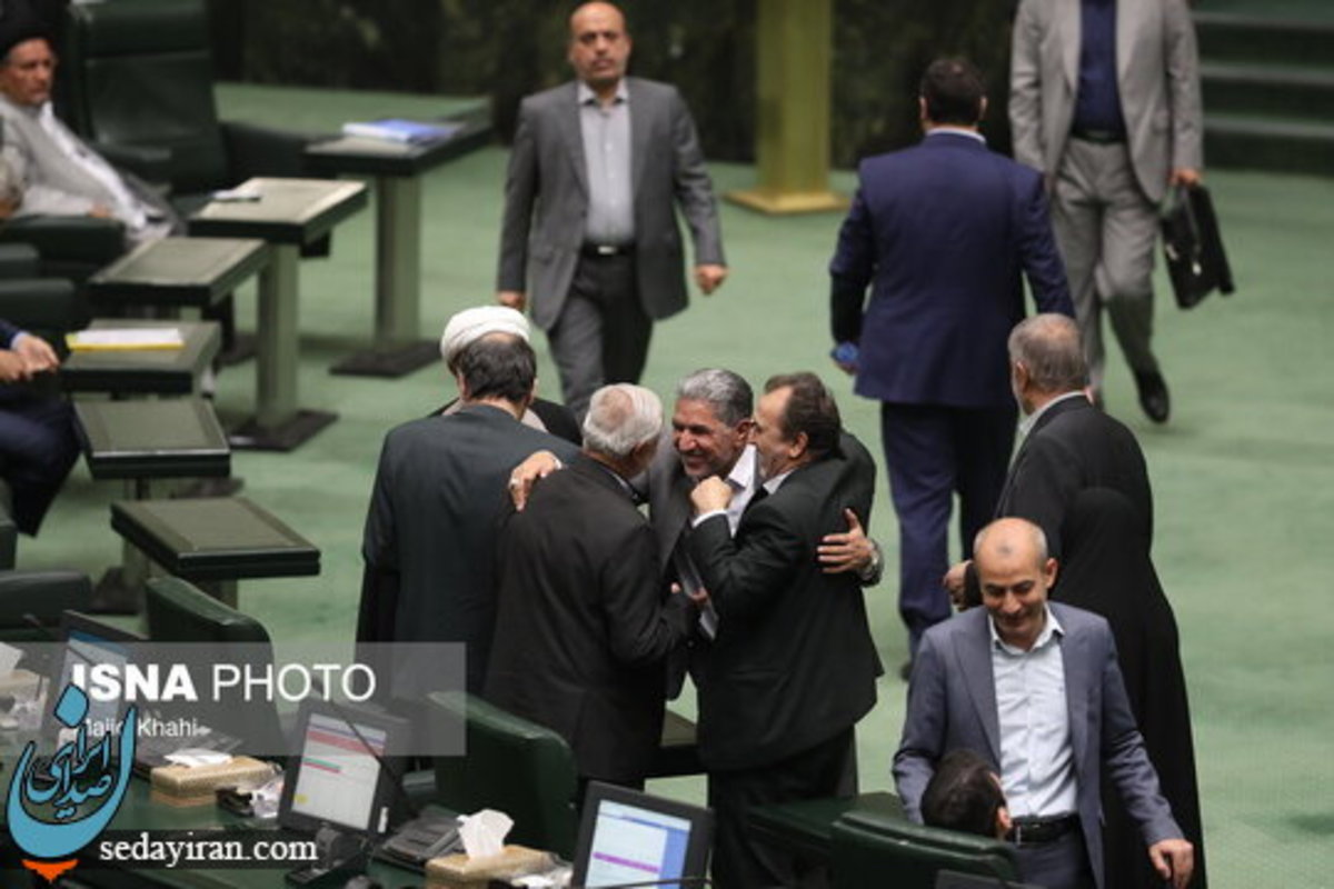 (تصاویر)حواشی جلسه علنی مجلس   از لحظه ورود رئیسی تا تقدیم لایحه به قالیباف