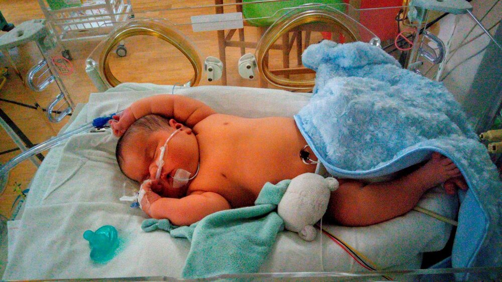 خبر خوب و عجیب از مشهد/ تولد نوزاد 7 کیلویی در بیمارستان فوق تخصصی رضوی