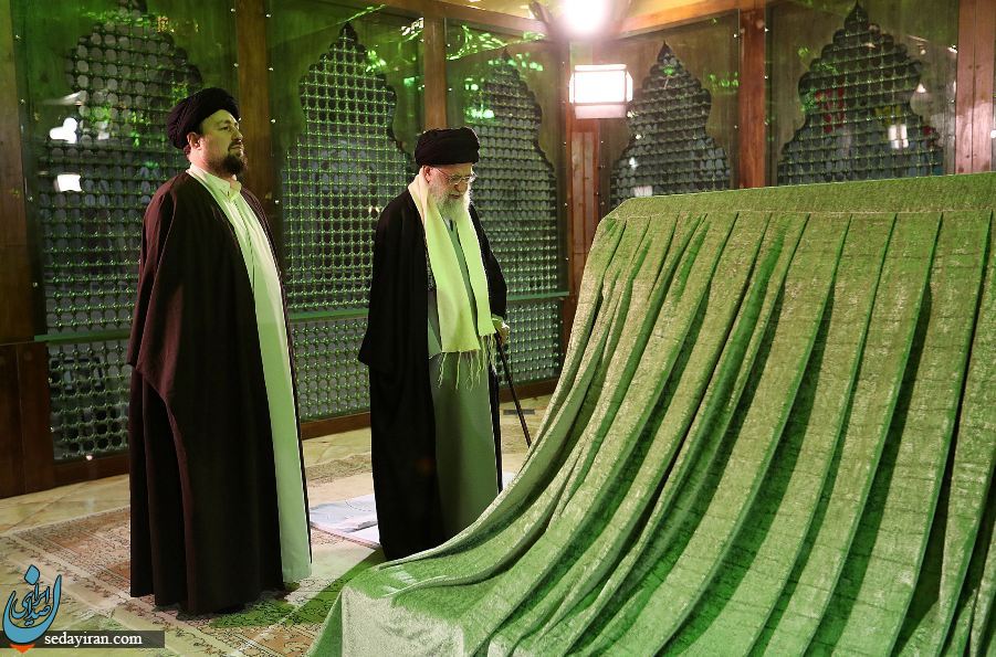 تصاویر رهبر انقلاب در مرقد امام خمینی (ره)