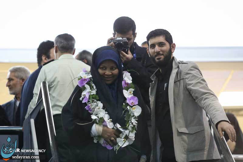(تصاویر) استقبال از «مرضیه هاشمی» در فرودگاه امام
