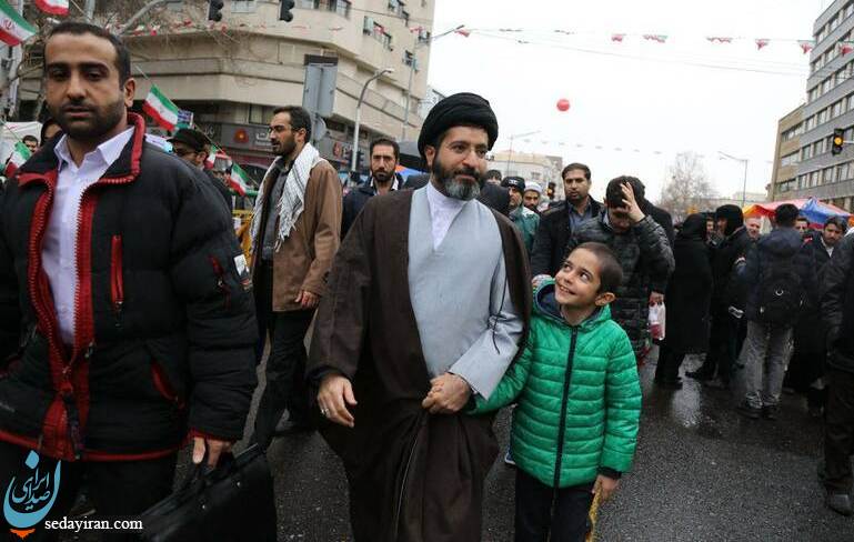 فرزند و نوه رهبر انقلاب در راهپیمایی ۲۲ بهمن+تصویر