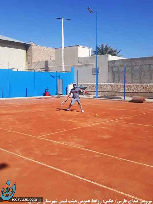 ششمین هفته مسابقات آدینه تنیس آقایان در شهرستان لارستان برگزار شد. +(تصاویر)