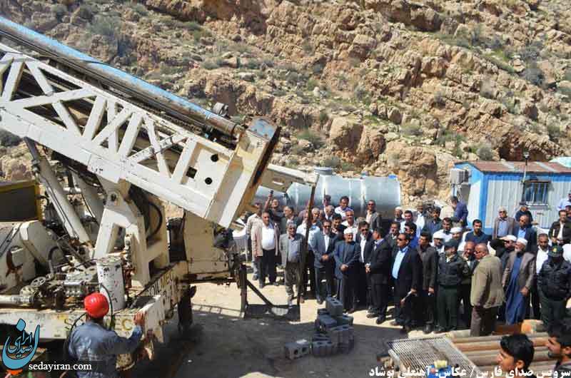 (تصاویر) آغاز اجرای عملیات حفر چاه شماره 2 روستای کهنه و شهرک توحید از بخش اوز لارستان