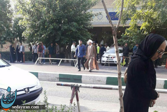 (تصاویر) احمدی‌ نژادی‌ ها به دادگاه مشایی هجوم بردند