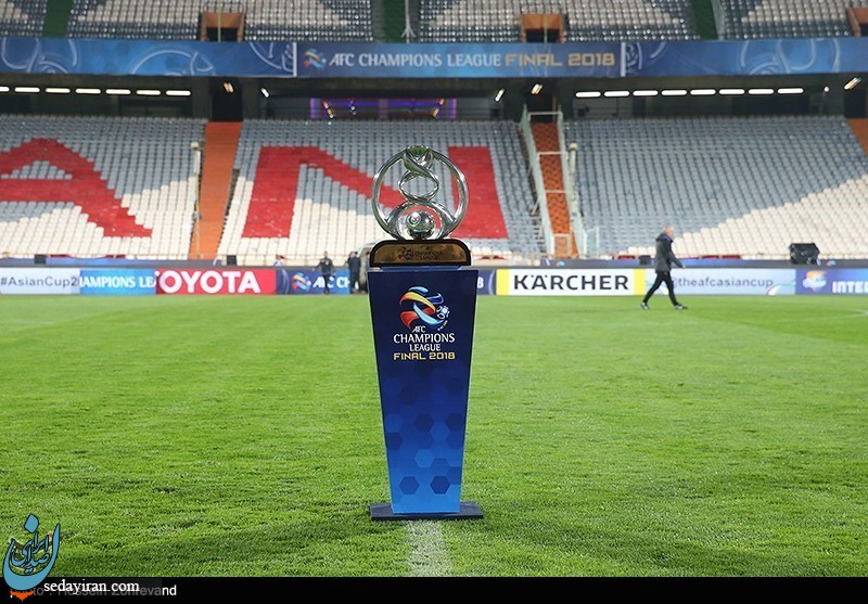 (تصاویر) عکس یادگاری مربیان پرسپولیس و کاشیما آنتلرز با جام قهرمانی