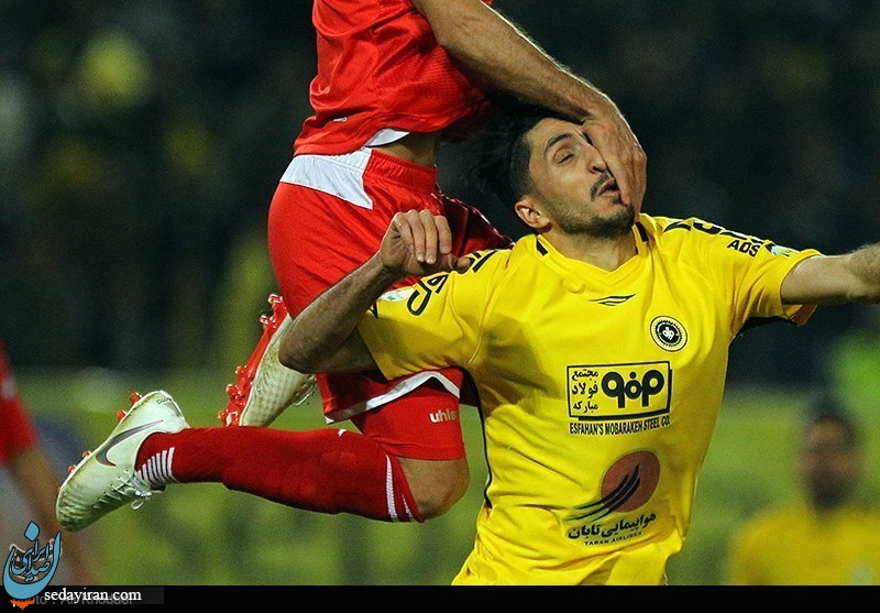 (تصاویر) دیدار تیم های فوتبال سپاهان و پرسپولیس