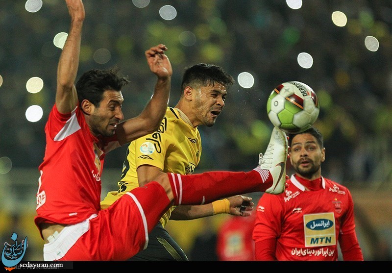 (تصاویر) دیدار تیم های فوتبال سپاهان و پرسپولیس