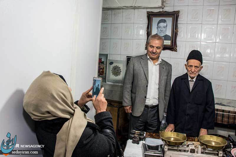 (تصاویر) رزق حلال پیرمرد چای فروش