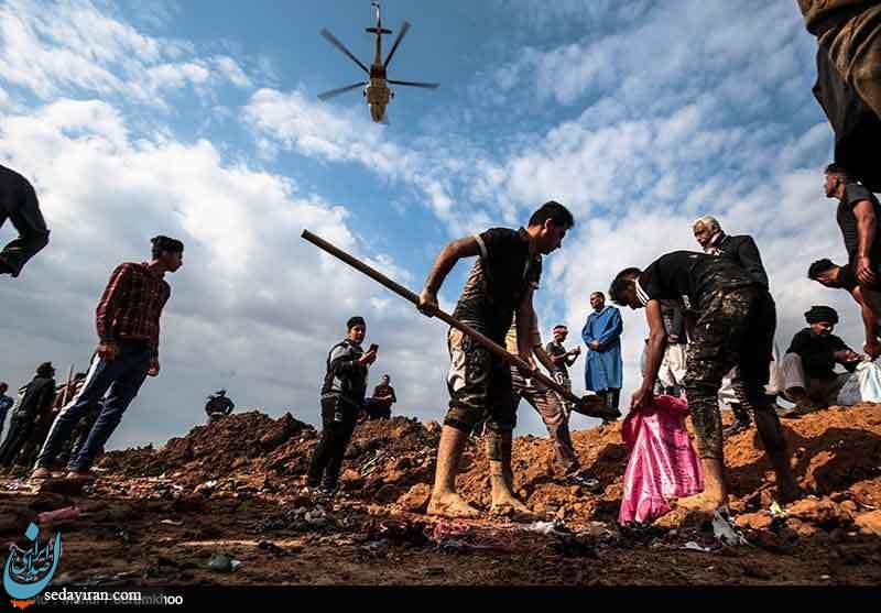 (تصاویر) تلاش مردم برای ترمیم سیل بند روستای هوفل در سوسنگرد