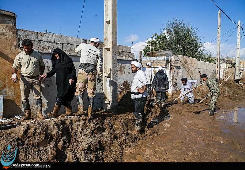 (تصاویر) طلاب جهادگر در مناطق سیل زده لرستان