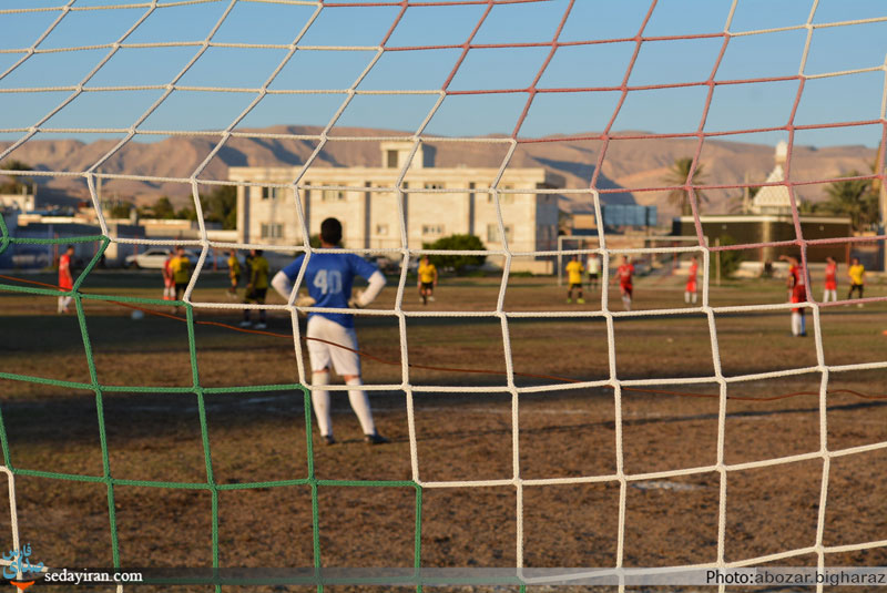 (تصاویر) دومین روز از هفته دهم مسابقات فوتبال لیگ بزرگسالان لارستان