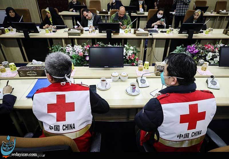 (تصاویر) دیدار متخصصان و پزشکان اعزامی از چین با دبیرکل جمعیت هلال احمر