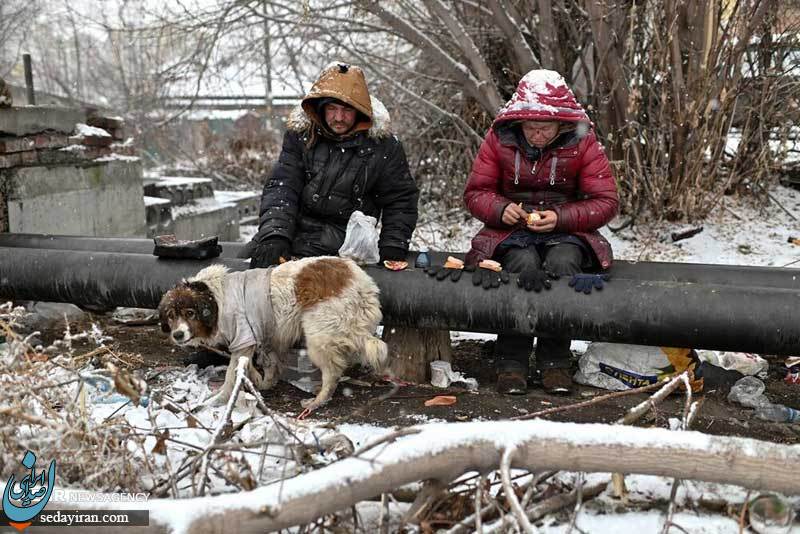 (تصاویر) زندگی بی‌خانمان‌های سیبری در سرمای منفی ۳۰ درجه