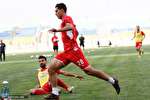 مدافع پرسپولیس فقط برای پرسپولیس بازی می کند مدافع پرسپولیس فقط برای پرسپولیس بازی می کند