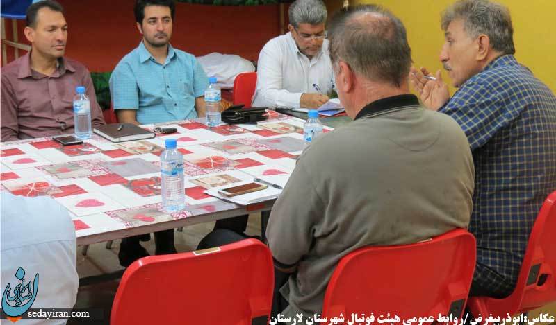 (تصاویر) جلسه هم اندیشی مدیران باشگاه های لارستان در خصوص مسابقات فوتبال نکوداشت حاج امیر فیشوری