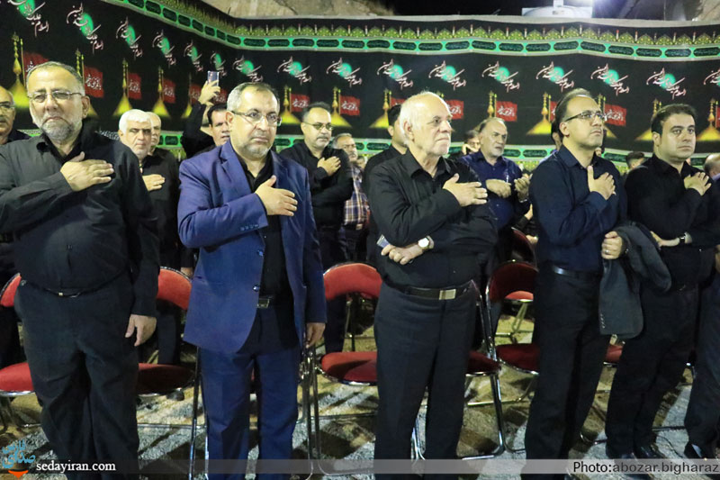 (تصاویر) حضور نماینده مردم لارستان در مراسم عزاداری شب تاسوعای حسینی