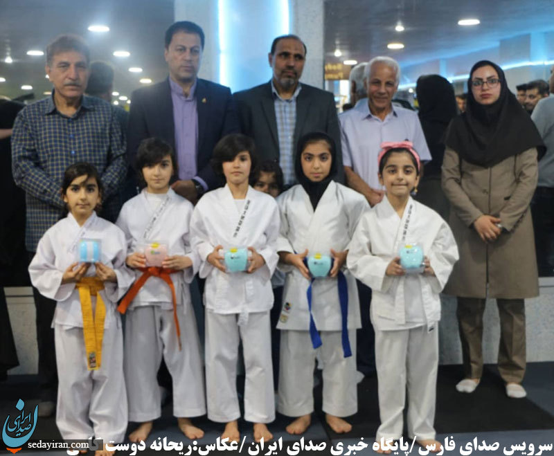 (تصاویر) افتتاح پروژه های عمرانی، ورزشی شهرستان لارستان در هفته دولت