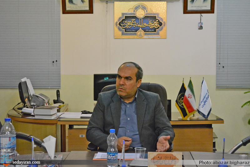 (تصاویر) نشست خبری رئیس کمیته امداد و تجلیل از اصحاب رسانه در شهرستان لارستان