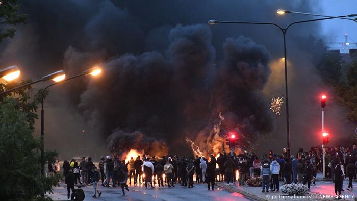 تظاهرات به دلیل آتش زدن قرآن در سوئد