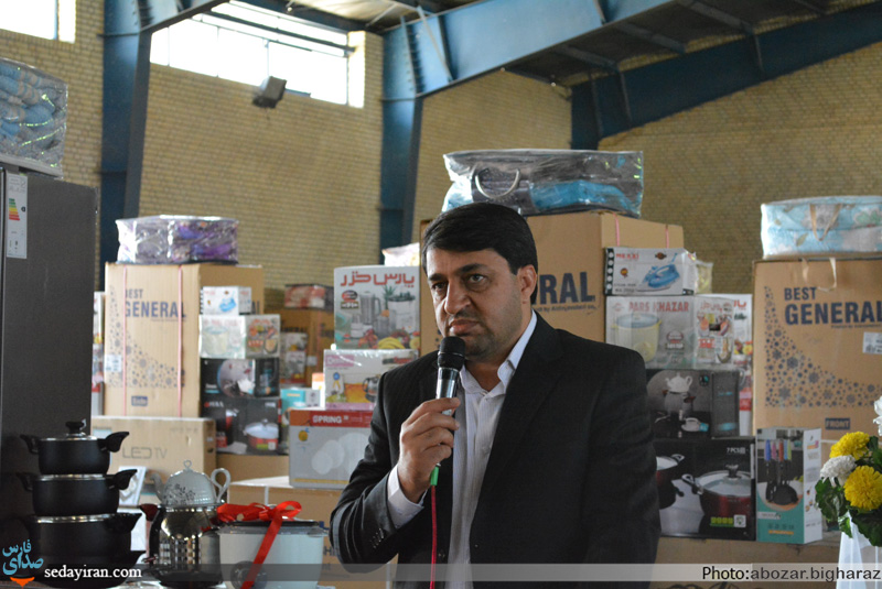 (تصاویر) اهداء ۵۰ سری جهیزیه به نوعروسان تحت پوشش کمیته امداد امام خمینی(ره) لارستان
