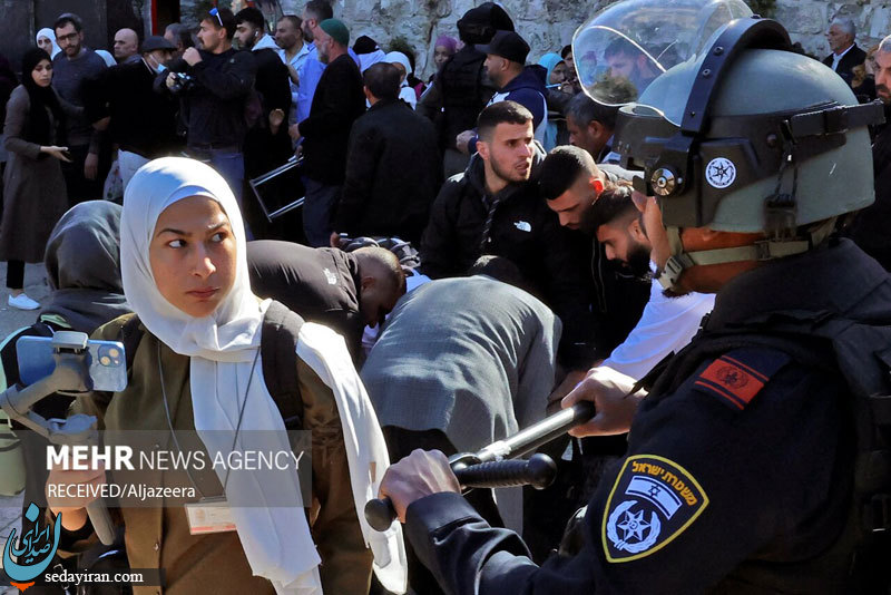 (تصاویر) زخمی شدن ده ها فلسطینی در پی حمله به مسجد الاقصی