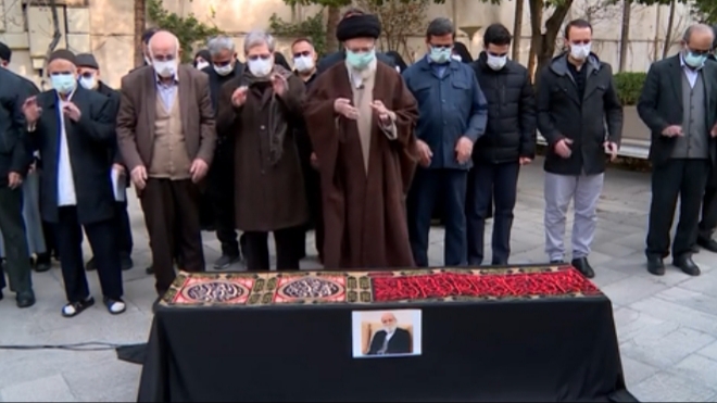 رهبر معظم انقلاب بر پیکر عباس شیبانی اقامه نماز کردند