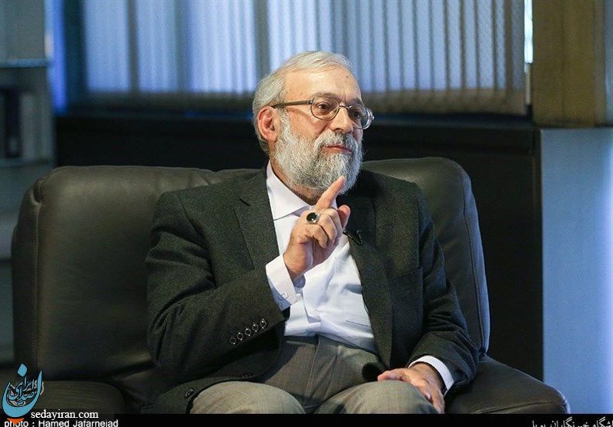 انتقاد تند از اظهارات جواد لاریجانی علیه مولوی عبدالحمید  خدا را شکر در مصدر کار نیستید