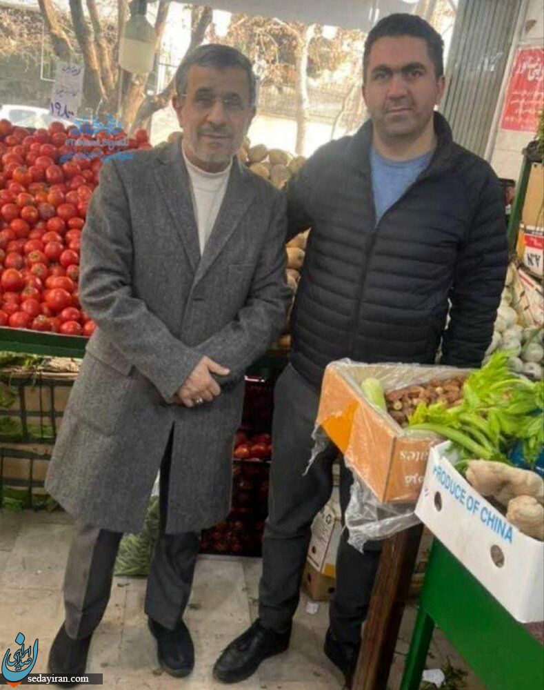 عکسی از احمدی نژاد در یک میوه فروشی خبرساز شد