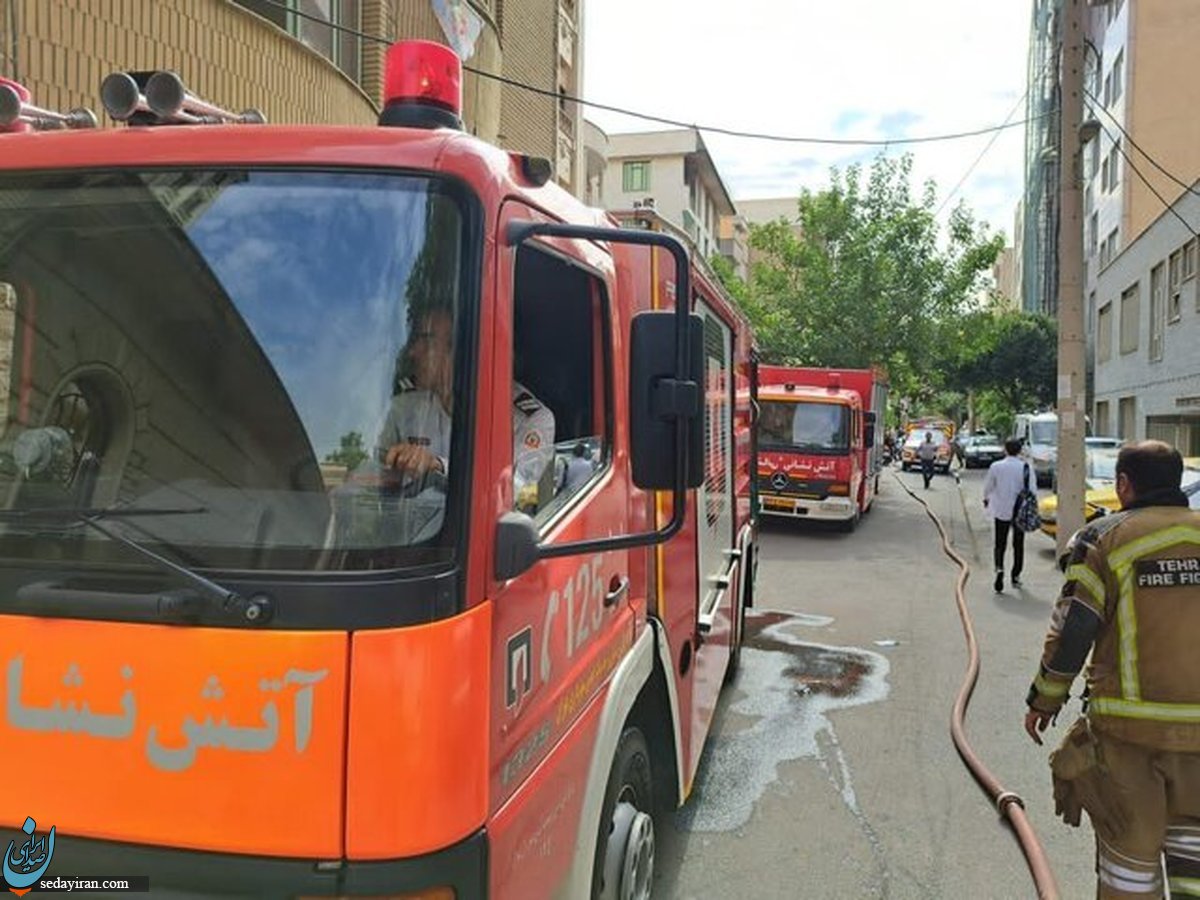 آتش سوزی در مجتمع مسکونی واقع در خیابان ولیعصر / نجات 50 نفر