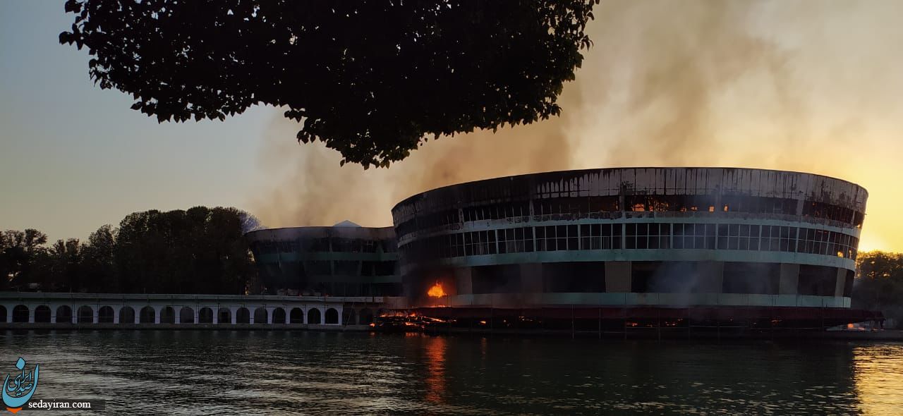 (تصاویر) آتش سوزی مهیب در ساختمان پارک ارم