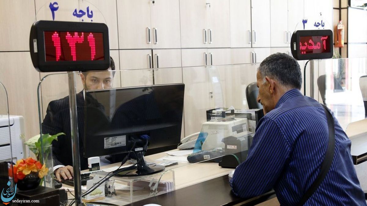 بخشنامه مشهدی‌ها در قم اجرا شد   برکناری مدیر بانک به خاطر بی‌حجابی مراجعه کننده